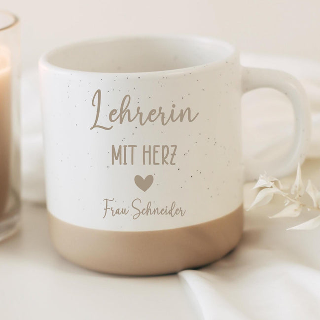 Lehrerin mit Herz Tasse – personalisierte Keramiktasse mit Name – Danke Geschenk Schule Abschied – langlebige Gravur – 360 ml