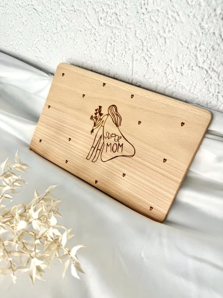 Muttertagsgeschenk Holz – Super Mom Brettchen – Geschenk Mama personalisiert – Holzbrett mit Gravur – Muttertag Geschenkidee