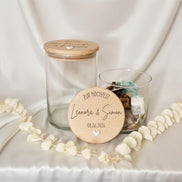 Hochzeitsgeschenk personalisiert – Vorratsglas mit Namen & Datum – Zur Hochzeit – Glas mit Holzdeckel, Brautpaar Geschenk,Hochwertige Gravur