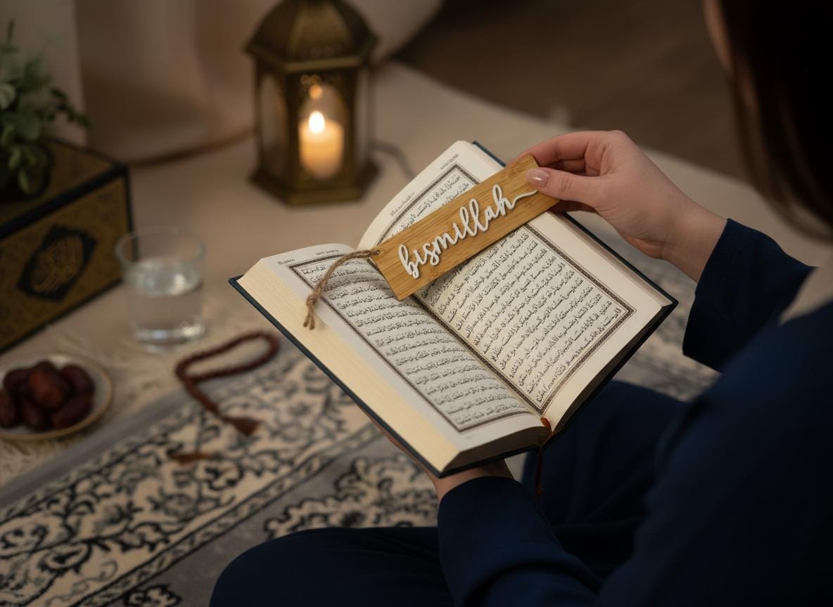 Ramadan Lesezeichen aus Bambus – Bismillah Holz Lesezeichen mit weißem Acryl Schriftzug – Islamisches Geschenk für Moschee & Koran