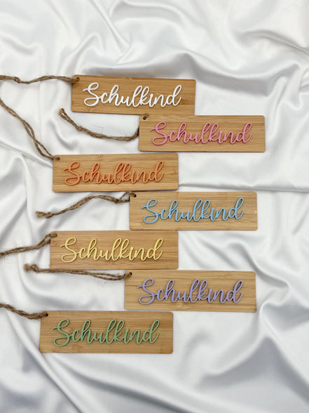 Lesezeichen zur Einschulung aus Bambus – Schulkind Lesezeichen mit Acryl Schrift – Geschenk für Erstklässler & Schulanfang