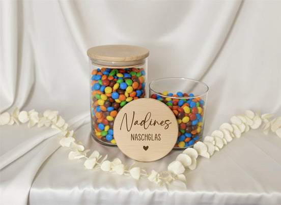 Personalisiertes Naschglas mit Name – Vorratsglas mit Holzdeckel – Geschenkidee – Glas mit Gravur, Keksdose, Nervennahrung, Kollegin, Mama