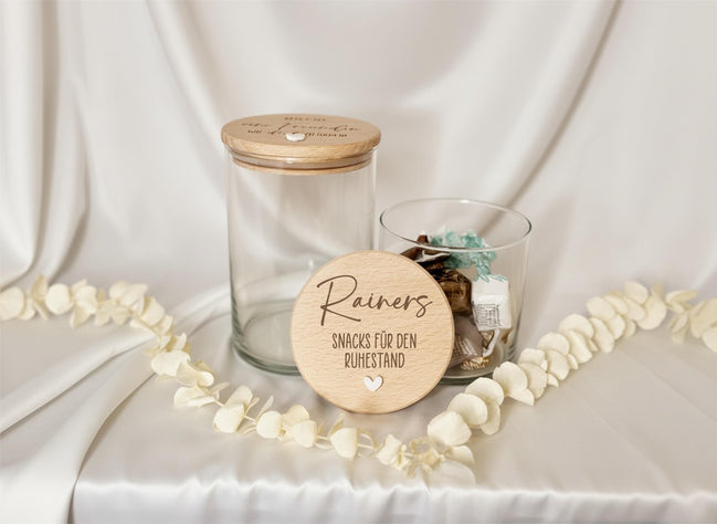 Geschenk zum Ruhestand personalisiert – Snackglas mit Name – Snacks für den Ruhestand – Vorratsglas mit Holzdeckel, Rentner, Pension,