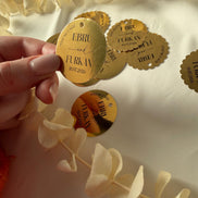 Sözümüz Söz Etiketten personalisiert – Goldene Hochzeitsanhänger mit Namen & Datum – Nişan Nikah Engagement Tags, Gastgeschenk Anhänger