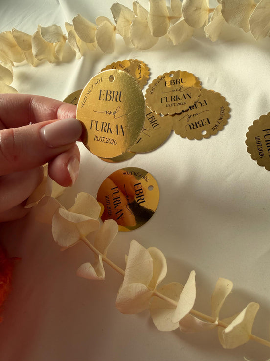 Sözümüz Söz Etiketten personalisiert – Goldene Hochzeitsanhänger mit Namen & Datum – Nişan Nikah Engagement Tags, Gastgeschenk Anhänger
