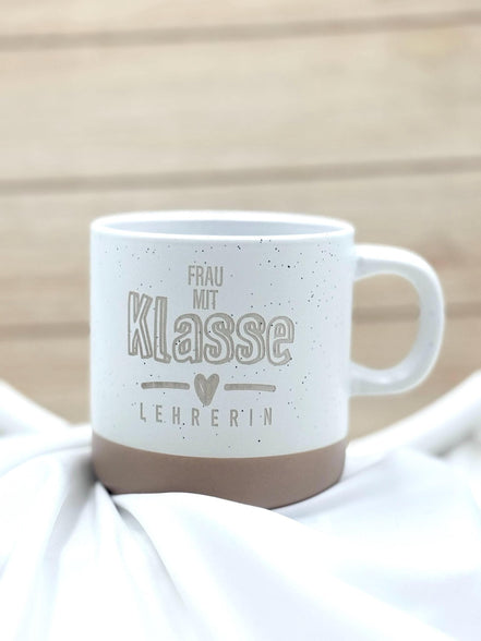 Lehrerin Geschenk Tasse – Frau mit Klasse Lehrerin – Abschiedsgeschenk Lehrerin – Danke Lehrerin Geschenk – Keramik Tasse Schule