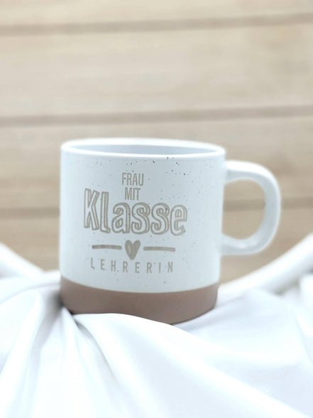 Lehrerin Geschenk Tasse – Frau mit Klasse Lehrerin – Abschiedsgeschenk Lehrerin – Danke Lehrerin Geschenk – Keramik Tasse Schule