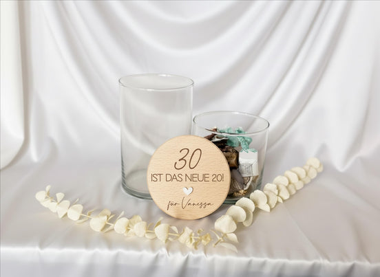 Geschenk 30 Geburtstag personalisiert – 30 ist das neue 20 – Vorratsglas mit Name – lustiges Geburtstagsgeschenk, runder Geburtstag,