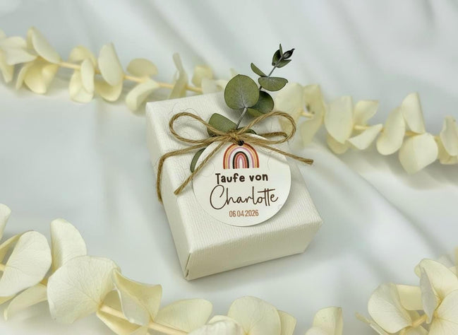 Taufanhänger personalisiert – Geschenkanhänger Taufe rund mit Name & Datum – Gastgeschenk Anhänger, Regenbogen, Kommunion, Konfirmation
