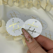 Hochzeitsanhänger personalisiert – Weiß mit Gold oder Silber Veredelung – Namensanhänger für Gastgeschenke rund oder gewellt, Söz, Nisan