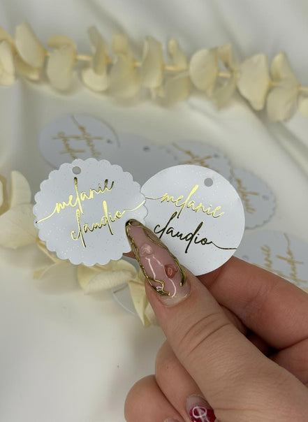 Hochzeitsanhänger personalisiert – Weiß mit Gold oder Silber Veredelung – Namensanhänger für Gastgeschenke rund oder gewellt, Söz, Nisan