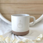 Mittelfinger Tasse lustig – freche Kaffee Tasse – Geschenk für Freunde Kollegen – witzige Keramik Tasse mit Finger – Spaß Geschenk