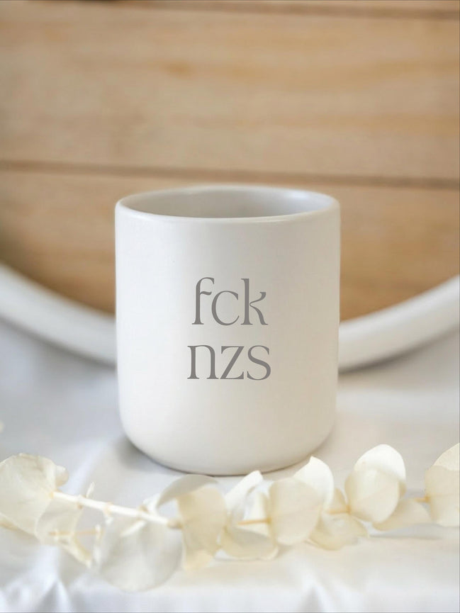 Fck NZS Tasse – Statement Becher – minimalistischer Kaffeebecher ohne Henkel – politisches Statement Geschenk – moderner Spruch Becher