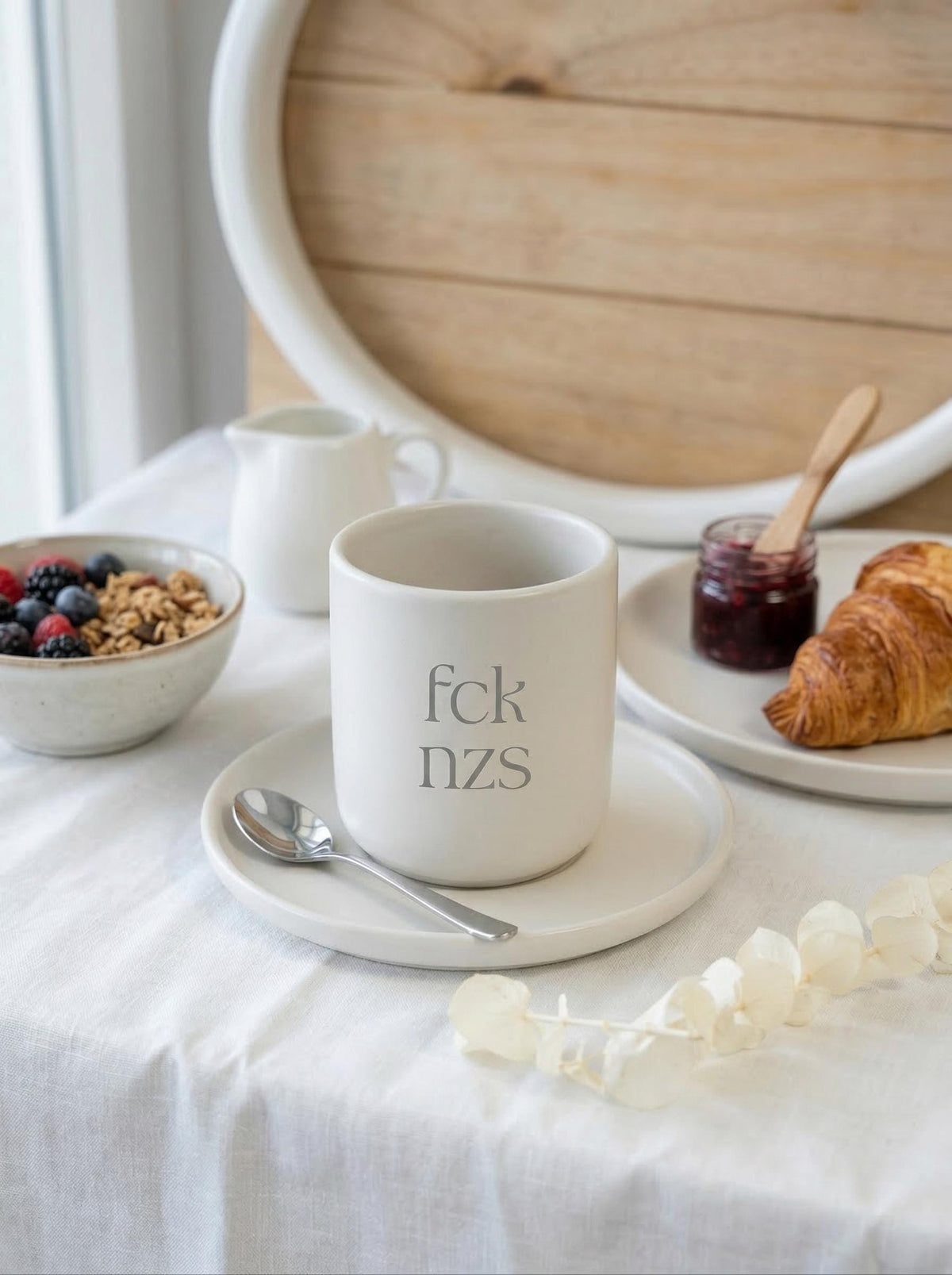 Fck NZS Tasse – Statement Becher – minimalistischer Kaffeebecher ohne Henkel – politisches Statement Geschenk – moderner Spruch Becher