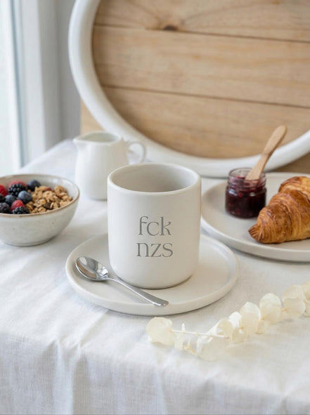 Fck NZS Tasse – Statement Becher – minimalistischer Kaffeebecher ohne Henkel – politisches Statement Geschenk – moderner Spruch Becher