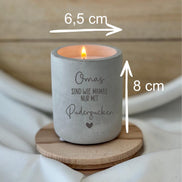 Muttertag Geschenk Oma Kerze – Omas sind wie Mamas nur mit Puderzucker – Betonoptik Kerze graviert Geschenk Oma, Weihnachten, Großeltern