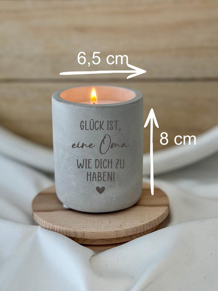 Muttertag Geschenk Oma Kerze – Glück ist eine Oma wie dich zu haben – Betonoptik Kerze graviert Geschenk für Oma