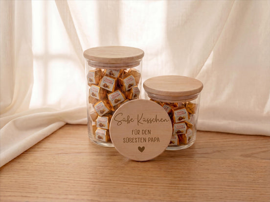 Papa Geschenk – Küsschen für den besten Papa – Vorratsglas mit Holzdeckel & Gravur – Geschenk für Papa oder Opa, Süßigkeiten Glas