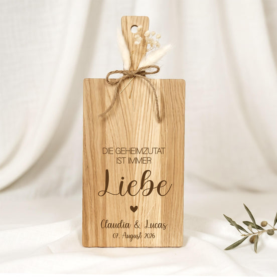 Hochzeitsgeschenk Brett Eiche • Die Geheimzutat ist immer Liebe • Personalisiert mit Namen & Datum • Geschenk Brautpaar • Holzbrett Hochzeit