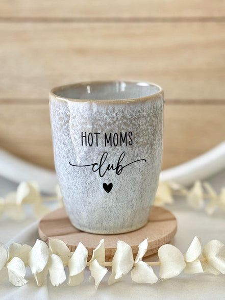Mama Becher Steingut graviert | Hot Moms Club Tasse | Geschenk für Mama | Muttertagsgeschenk | Stoneware Becher 280 ml