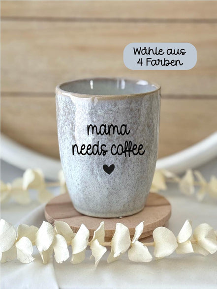 Mama Needs Coffee Becher | Papa Needs Coffee Tasse | Geschenk Mama Papa | Steingut Becher | Stoneware 280 ml