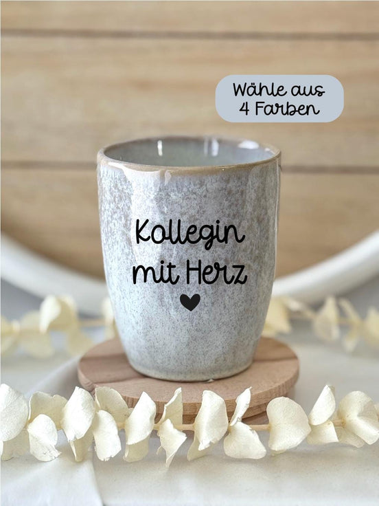 Kollegin Geschenk | Kollegin mit Herz Becher graviert | Danke Kollegin | Steingut Tasse | Abschied Kollegin | 280 ml, Beste Kollegin
