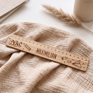 Schulkind 2026, Personalisiertes Lineal aus Eichenholz mit Name – Geschenk zur Einschulung, Schulkind, Schultüte, Einschulungsgeschenk