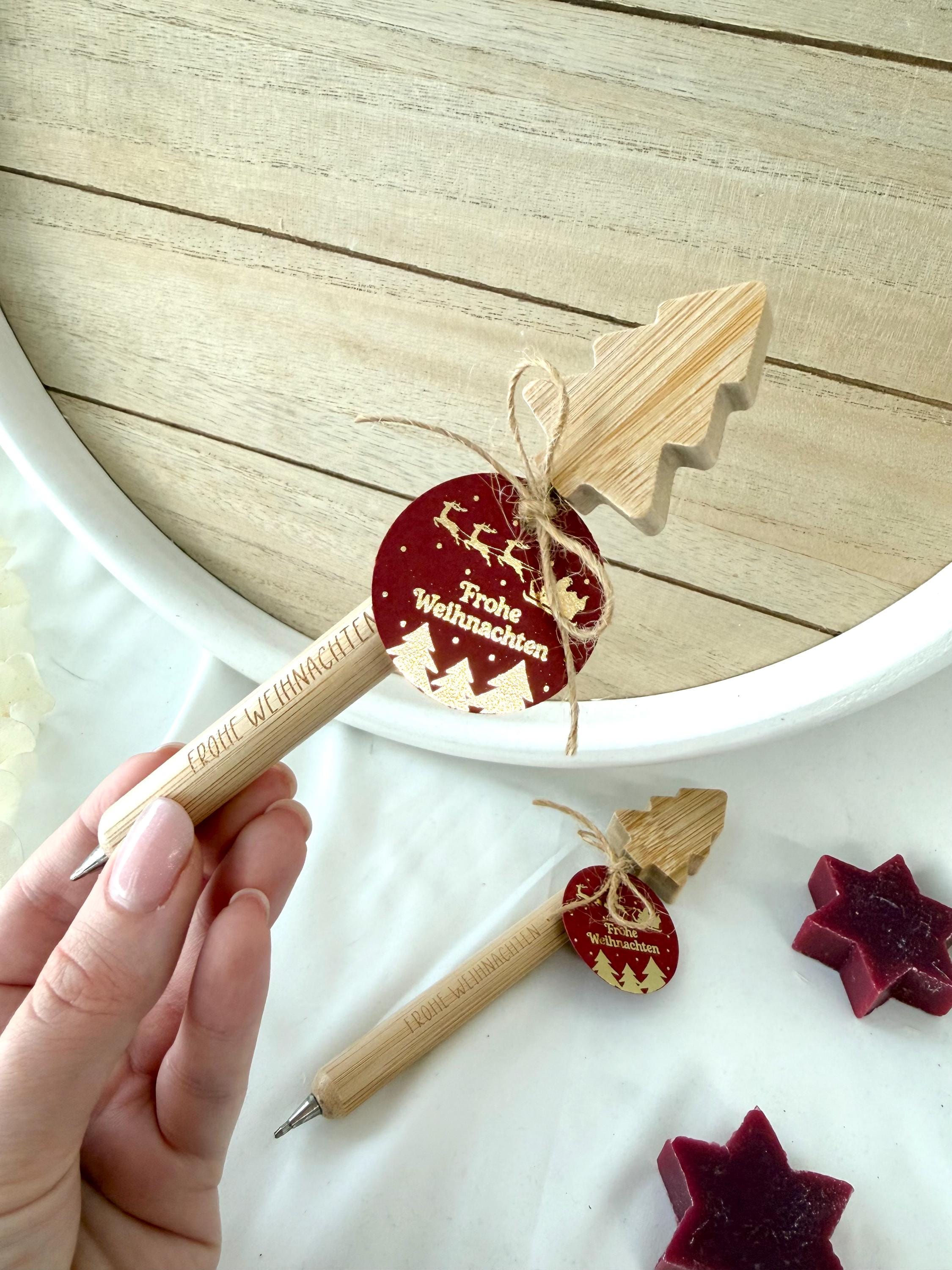 Weihnachts Kugelschreiber aus Bambus mit Gravur – Gastgeschenk Weihnachten, Mitarbeitergeschenk, Mitgebsel, Adventskalender Füllung