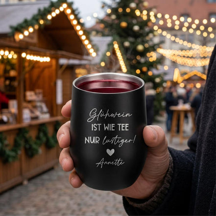 Glühweinbecher personalisiert mit Name – Thermobecher „Glühwein ist wie Tee nur lustiger“ – Glühwein Geschenk – Weihnachtsgeschenk, wichtel