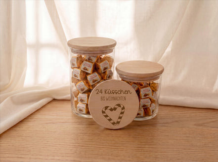 24 Küsschen bis Weihnachten | Adventskalender Alternative | Weihnachtsgeschenk Mitarbeiter Kollegin | Naschglas mit Holzdeckel