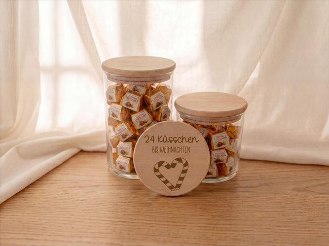 24 Küsschen bis Weihnachten | Adventskalender Alternative | Weihnachtsgeschenk Mitarbeiter Kollegin | Naschglas mit Holzdeckel