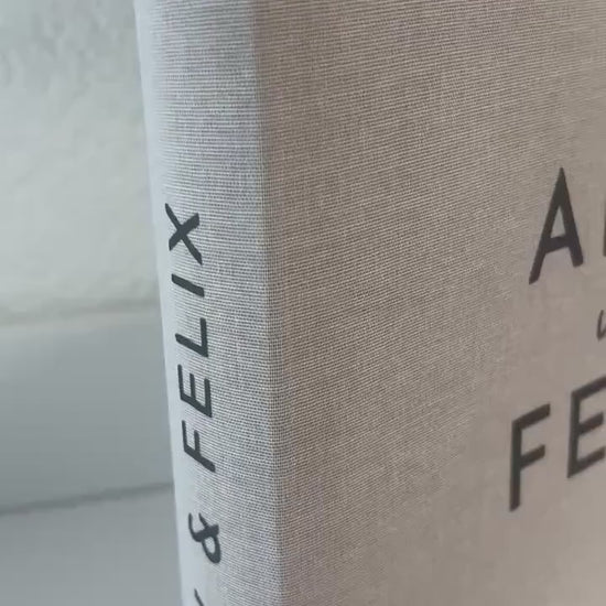 Personalisierbares Leinen-Gästebuch/Fotoalbum 25x25 cm | Beige | Hochzeit, Verlobung, Personalisiert mit Namen & Datum