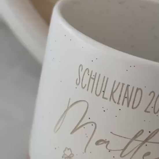 Schulkind 2025 Tasse mit Name – Geschenk Einschulung – Schultüte Schulranzen Stift – personalisierte Keramiktasse