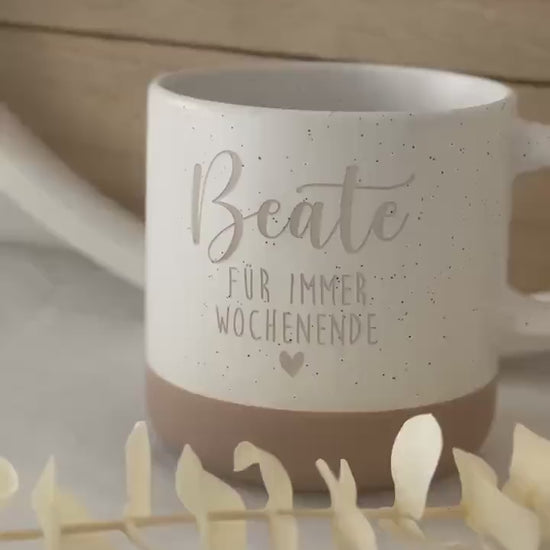 Tasse Ruhestand Rente – Für immer Wochenende – personalisierte Abschiedstasse mit Name & Herz – Geschenk Kollegen Kollegin – Keramik 360 ml