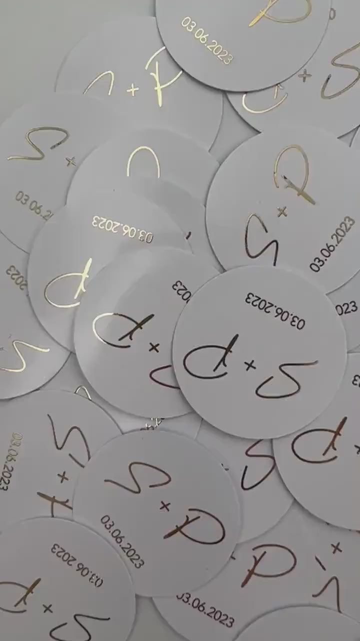 Personalisierte Etiketten mit Initial & Datum - Metallic Veredelung in Gold oder Silber - gelocht oder ungelocht - Gastgeschenke DIY