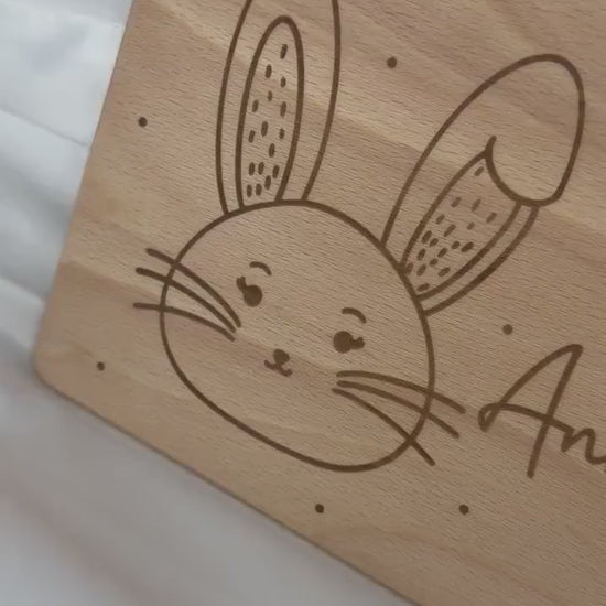 Osterhase Brettchen – Ostergeschenk Holz personalisiert – Frohe Ostern mit Name – Holzbrett Gravur – Osterdeko Geschenk