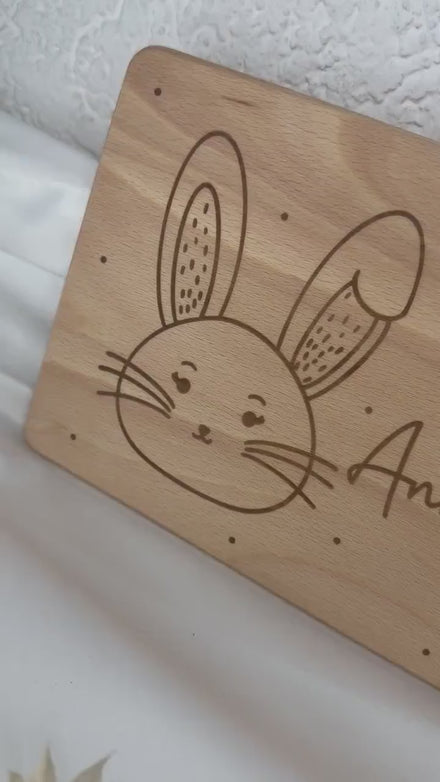 Osterhase Brettchen – Ostergeschenk Holz personalisiert – Frohe Ostern mit Name – Holzbrett Gravur – Osterdeko Geschenk