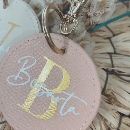 Personalisierter Schlüsselanhänger mit Buchstabe und Name - Kleines Geschenk - Weihnachten Ostern Geburtstag - Mama Oma Schwester