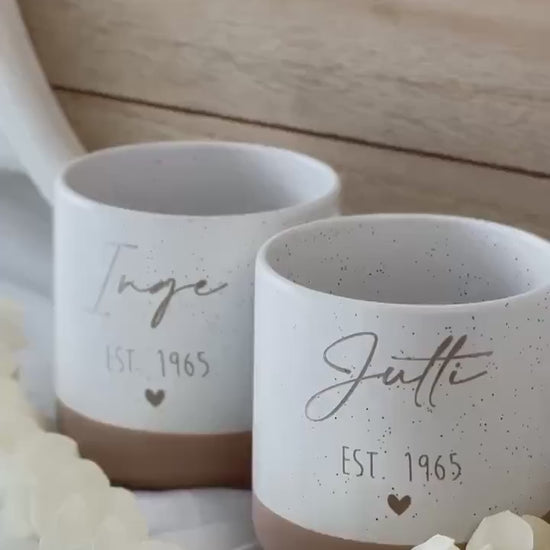 Tasse mit Name & Geburtsjahr – personalisierte Keramiktasse – est. Gravur + Herz – Geschenk Geburtstag Familie Freunde – 360 ml –