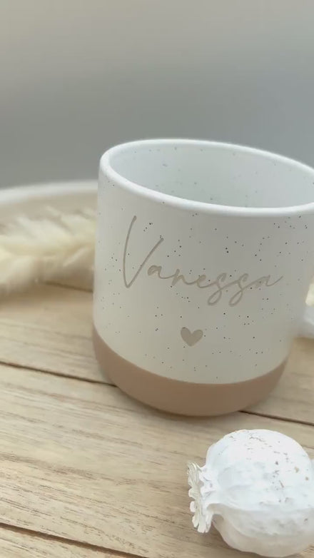 Personalisierte Tasse, Gravur mit Name & Herz  – Geschenk für Schwester, Freundin, Mama, Firma – Weihnachten, Weihnachtsgeschenk, Jubiläum