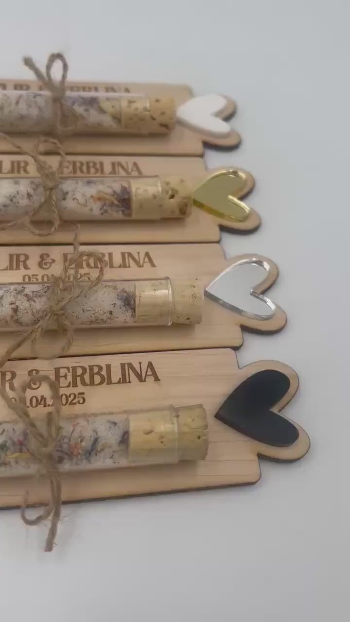 Gastgeschenke Hochzeit personalisiert Blütensalz, hochwertige Gravur & Acrylherz in verschiedenen Farben, Reagenzglas,