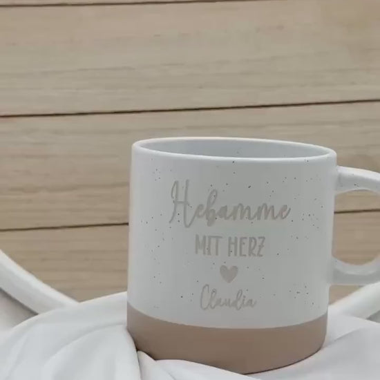Hebamme mit Herz Tasse – personalisierte Keramiktasse mit Name – Danke Geschenk Geburt – langlebige Gravur – 360 ml