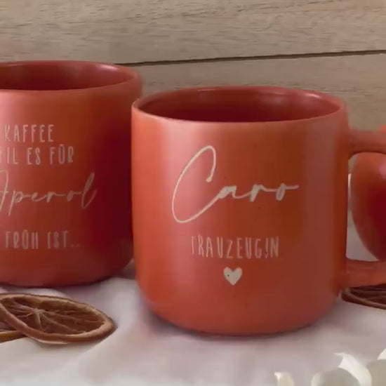 Trauzeugin Tasse mit Name & Herz – Aperol Geschenk – orange – personalisierte Keramiktasse – JGA Hochzeit – 370 ml – graviert