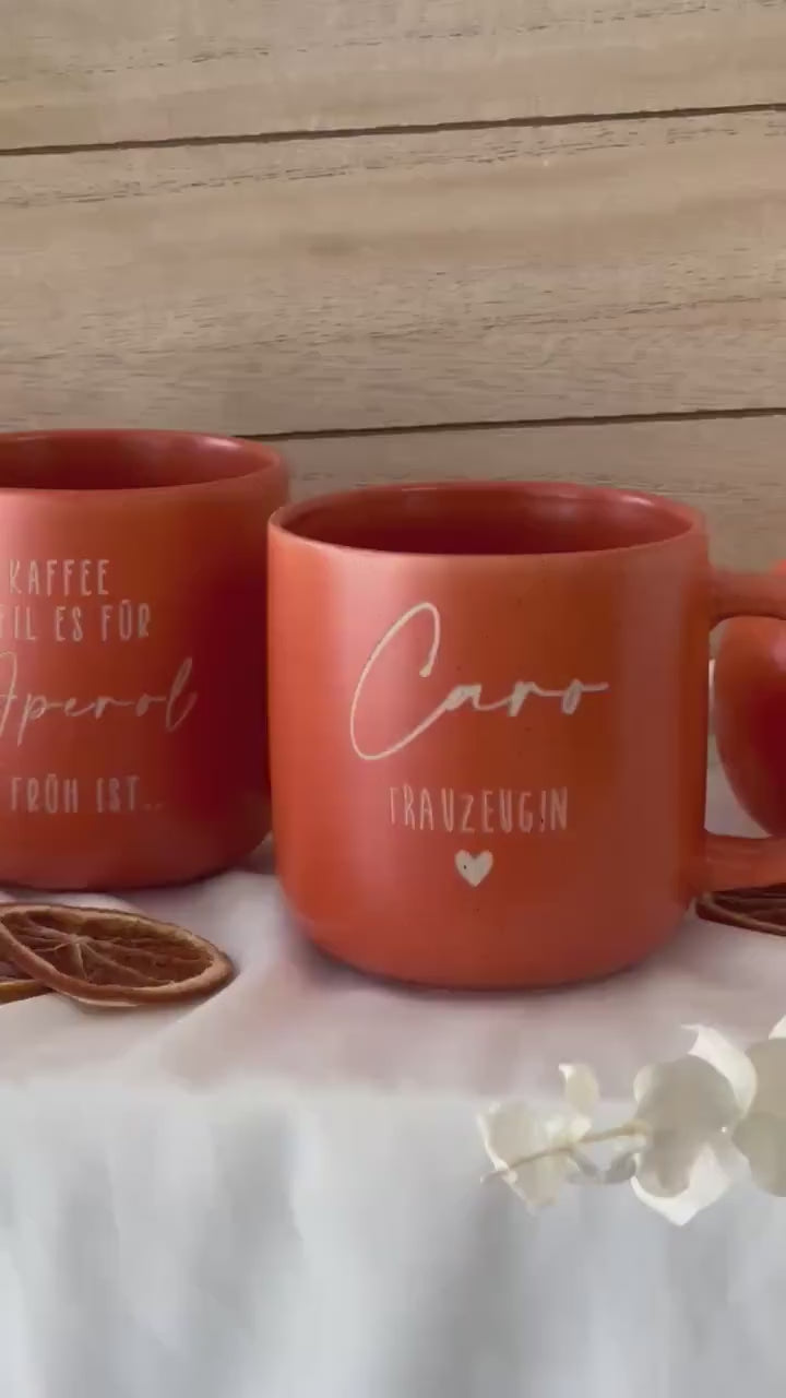 Trauzeugin Tasse mit Name & Herz – Aperol Geschenk – orange – personalisierte Keramiktasse – JGA Hochzeit – 370 ml – graviert