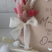 Muttertagsgeschenk für Mama & Oma – Holzschild mit Trockenblumen – „Beste Mama und Oma“ – personalisierbar – Deko Muttertag