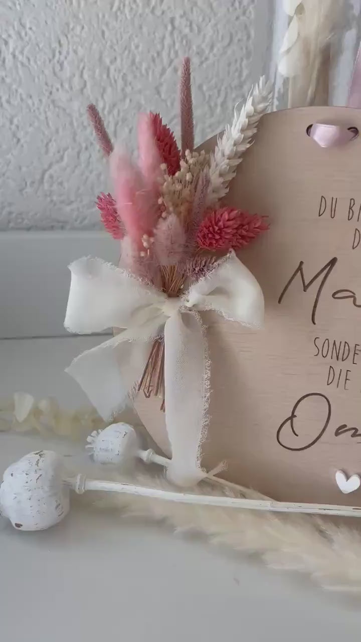 Muttertagsgeschenk für Mama & Oma – Holzschild mit Trockenblumen – „Beste Mama und Oma“ – personalisierbar – Deko Muttertag