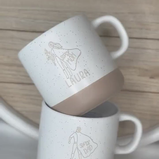 Super Dad & Super Mom Tassen SET mit Name – personalisierte Keramiktasse – Geburtsgeschenk Eltern – Geschenk zur Geburt Baby – 360 ml