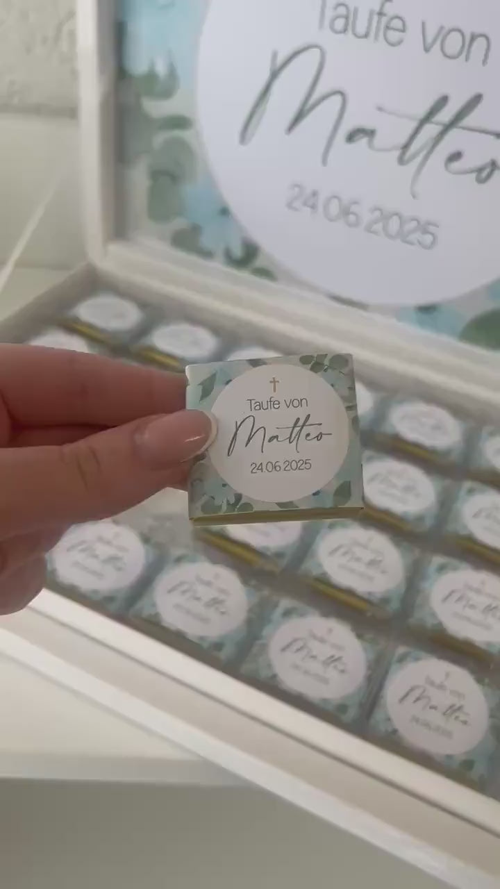 Personalisierte Schokobox Taufe Kommunion mit 24 oder 48 Vollmilch-Schokoladen – Personalisierbar mit Name & Datum – Grün Blau mit Goldkreuz