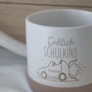 Endlich Schulkind Tasse – 1. Klasse – Rennauto Schultüte – Geschenk Einschulung – personalisierte Keramiktasse - Schulkind 2025