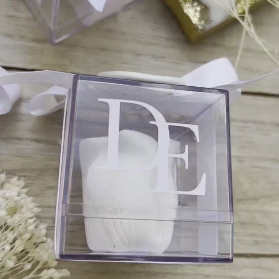 Rosenbox Gastgeschenk personalisiert mit Initialen, Wachssigel, Trockenblumen & Schleife
